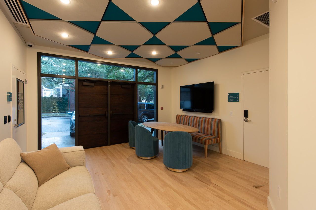 Suntone Studios entry and waiting areas where CAV Integrated Home installed lighting on this collaborative project.